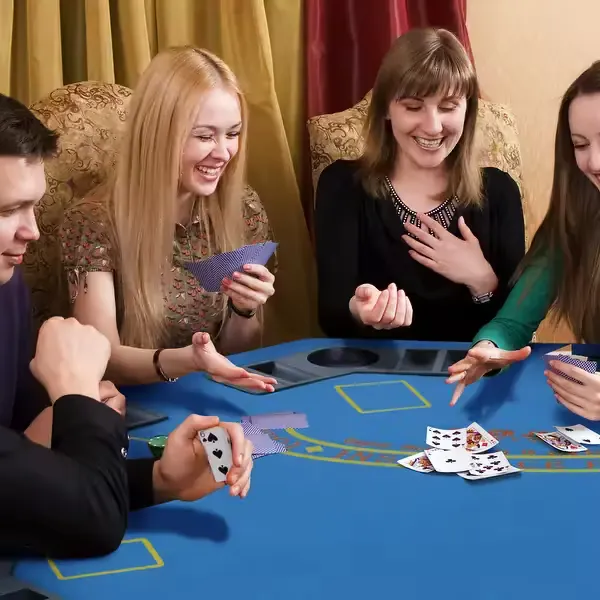 Focused player watching a live roulette spin on the 7VLeao mobile interface