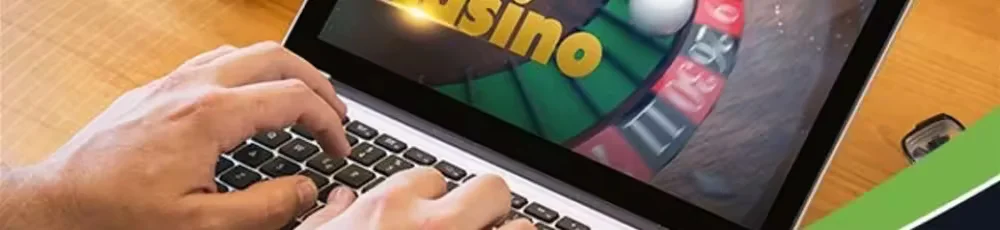 Bright Brazilian casino lobby with a live roulette table at 7VLeao